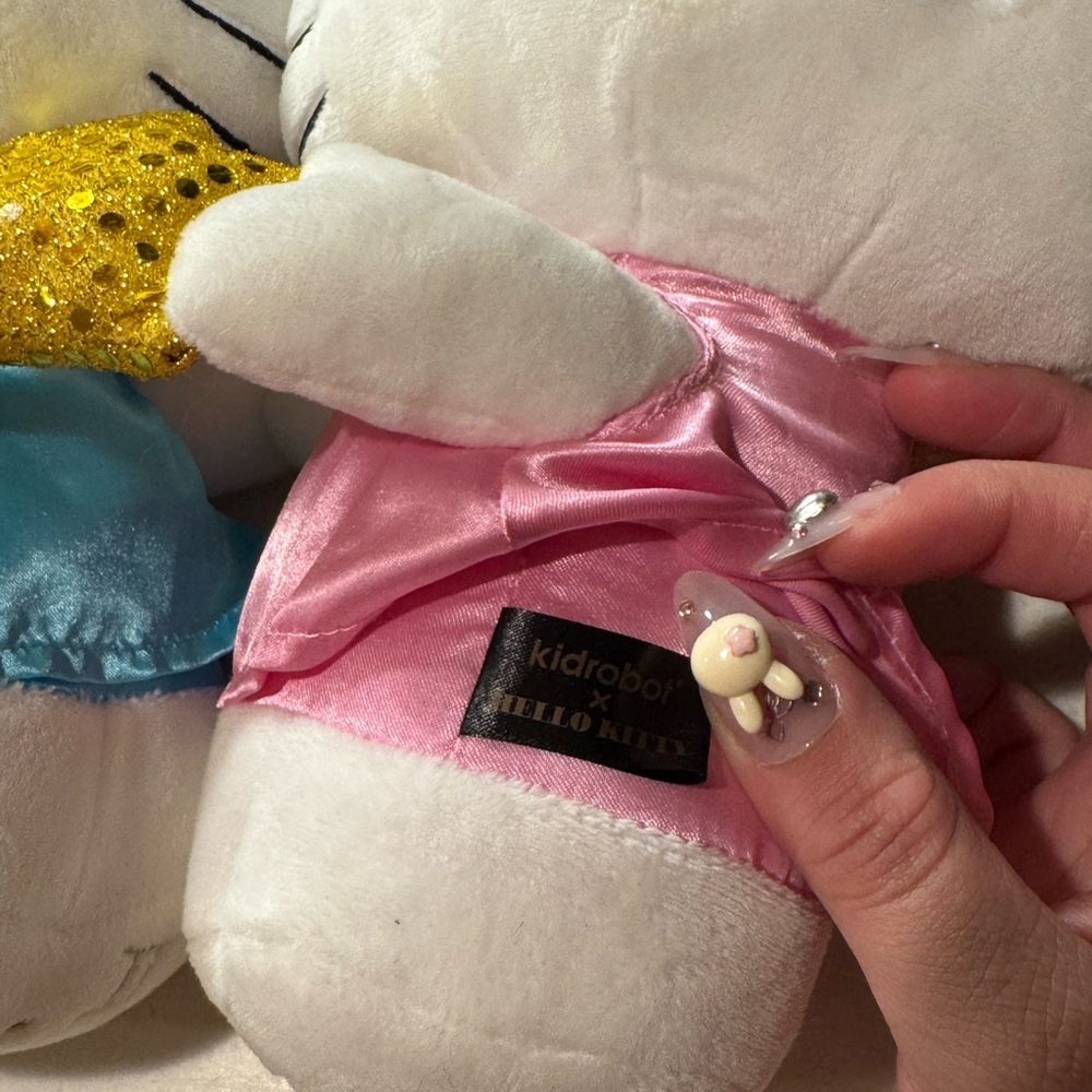 Hello Kitty Kidrobot Gemini plush - Picture 2 of 4